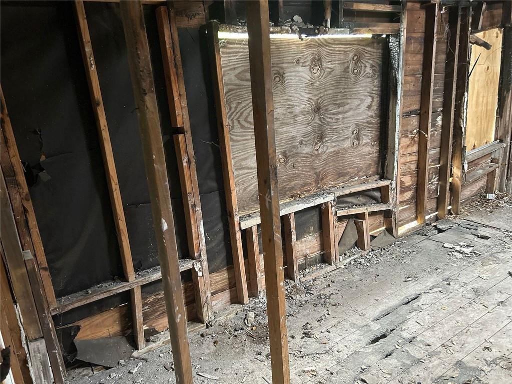 Photo 8 of 405 Hiawatha Street