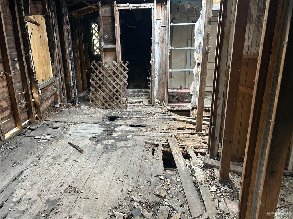 Photo 9 of 405 Hiawatha Street