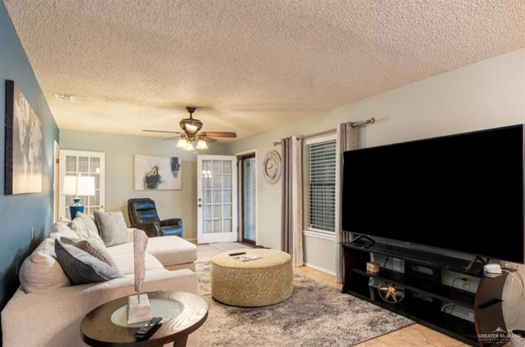 Photo 9 of 920 Greenlawn Street