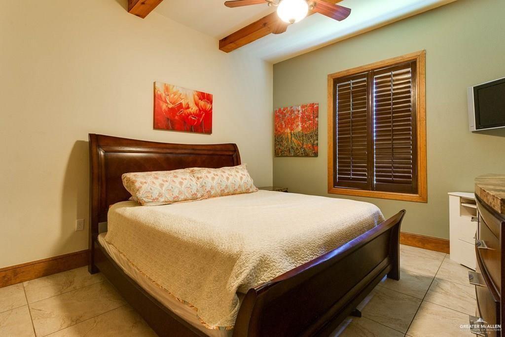 Photo 10 of 4105 Palmetto Palm Drive