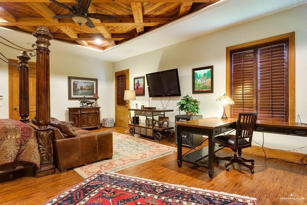 Photo 9 of 4105 Palmetto Palm Drive