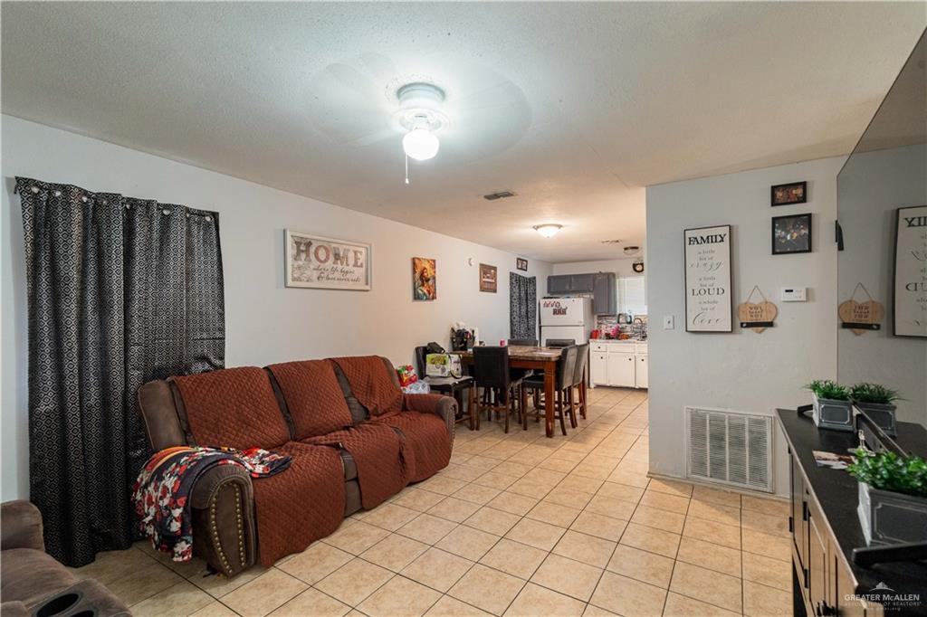 Photo 4 of 905 6th Avenue