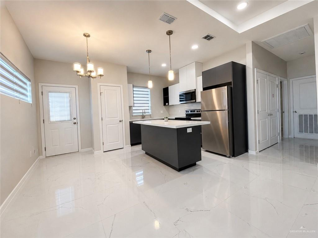 Photo 2 of 1428 Iris Avenue
