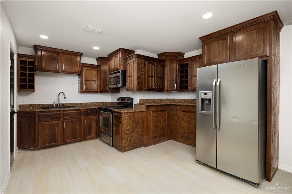 Photo 9 of 300 Diamond Street