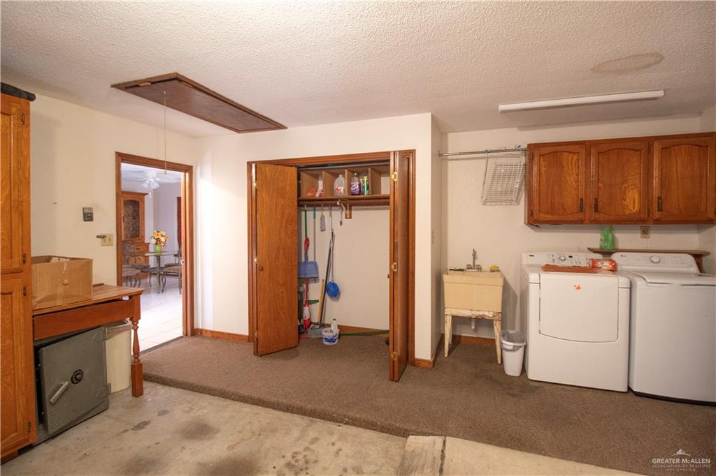 Photo 17 of 1419 Leo Street