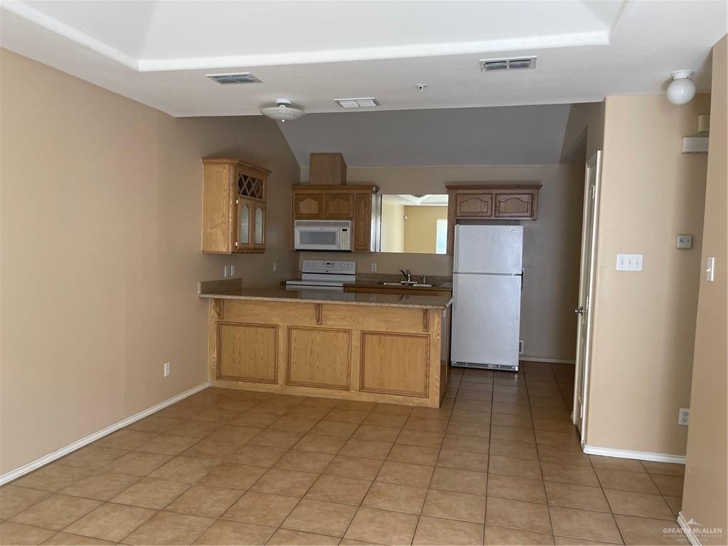 Photo 3 of 2501 Toledo Avenue #17