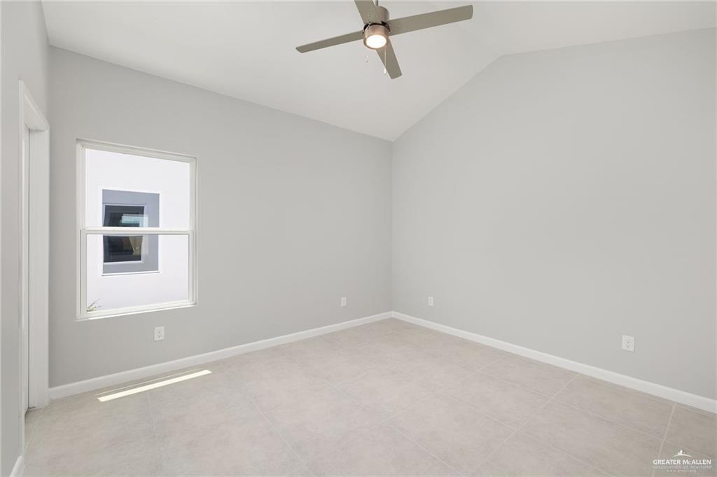 Photo 15 of 800 Oriole Road #2