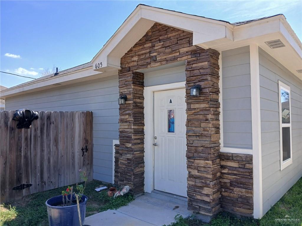 Photo 3 of 605 & 609 Cypress Avenue