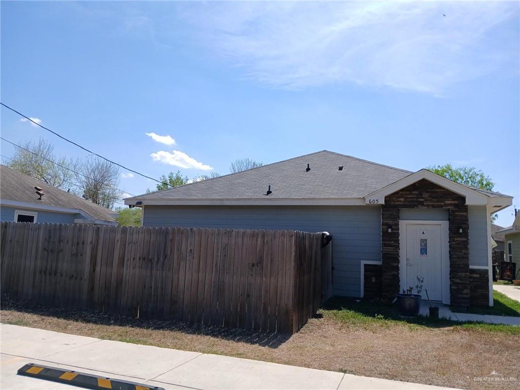 Photo 4 of 605 & 609 Cypress Avenue