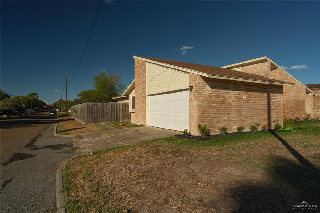 Photo 31 of 917 Blue Bonnett Drive