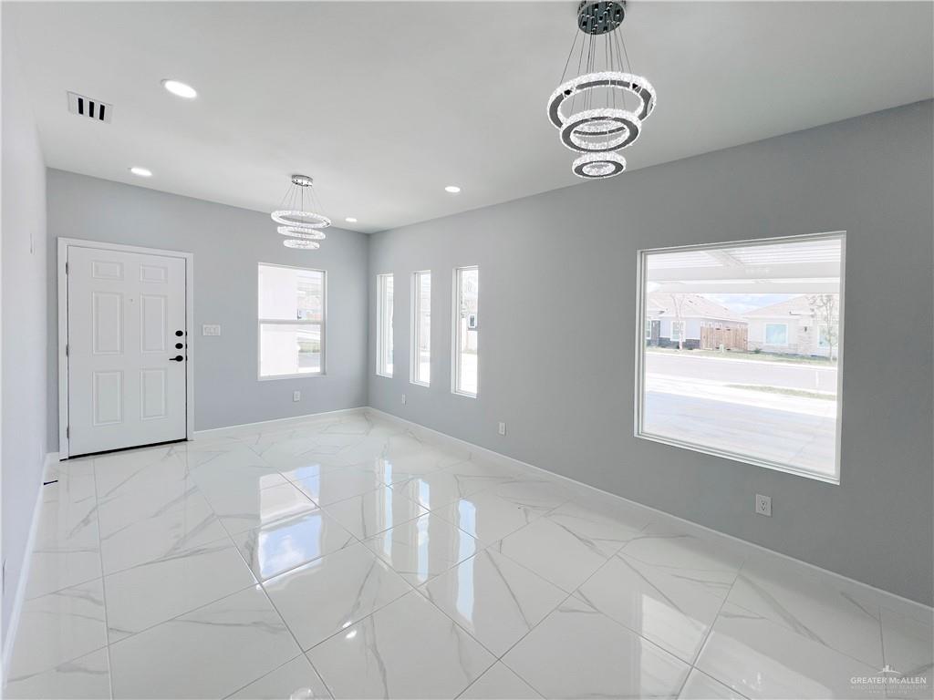 Photo 6 of 823 Woodson Avenue #4