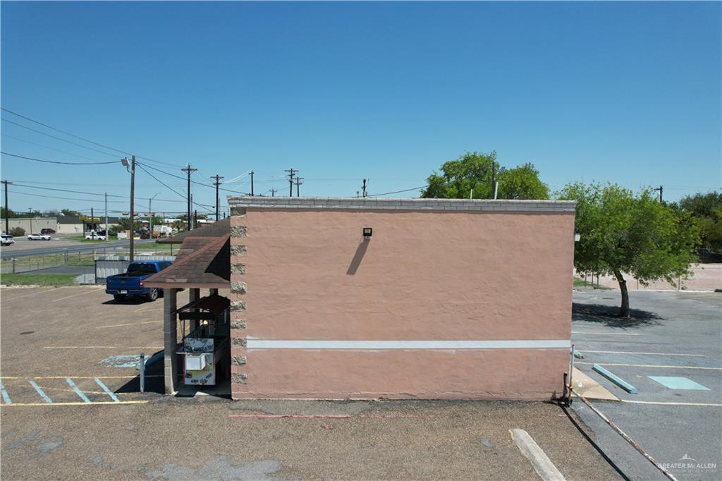 Photo 3 of 3302 Main Avenue