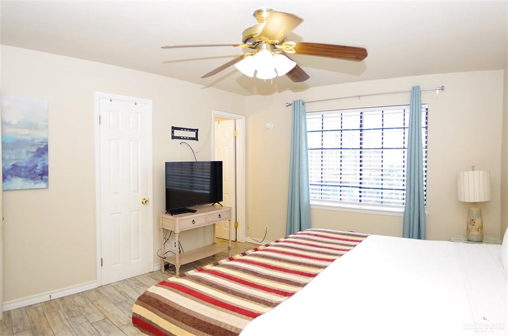 Photo 32 of 124 Retama Street