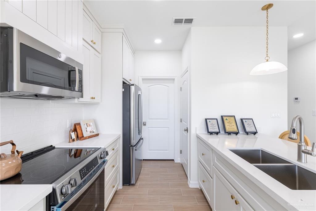 Photo 5 of 5206 Destino Street