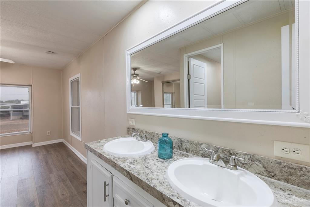 Photo 13 of 2027 Kelly Street