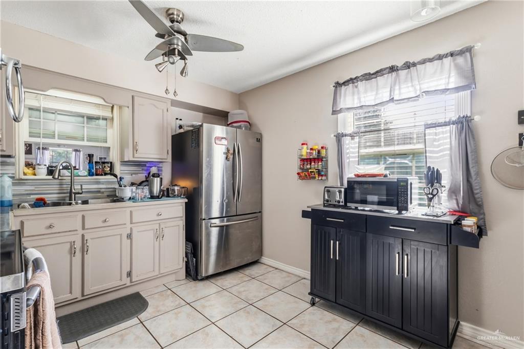 Photo 4 of 2124 Hawk Avenue