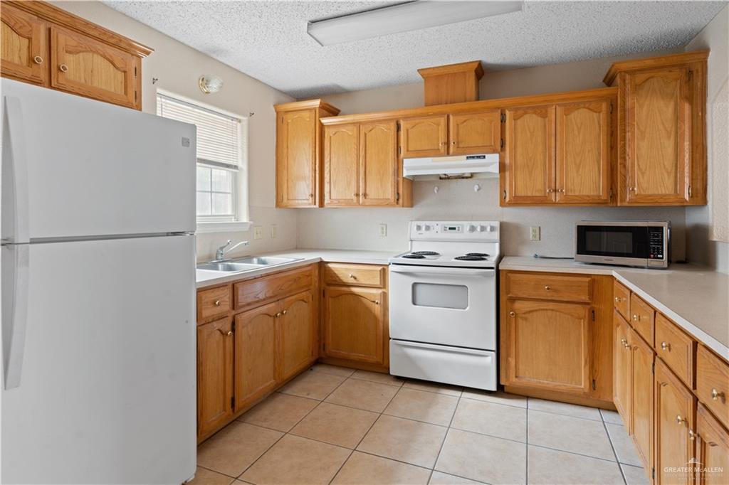 Photo 5 of 1607 Portales Drive