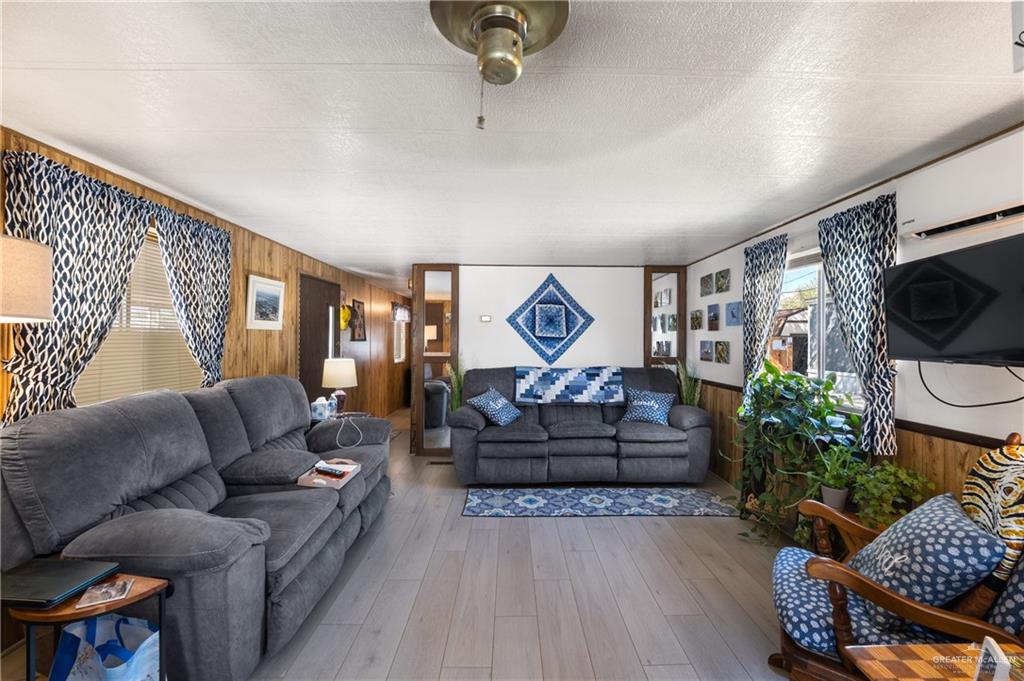 Photo 10 of 721 Anaqua Street