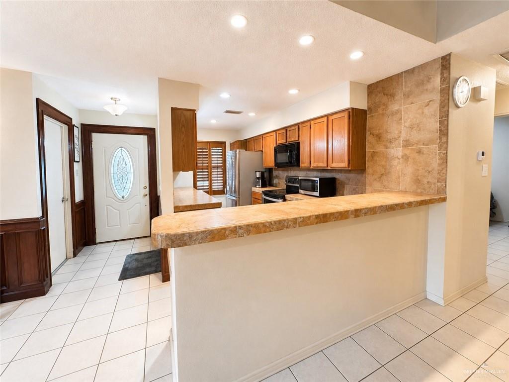 Photo 3 of 4010 Carnation Circle