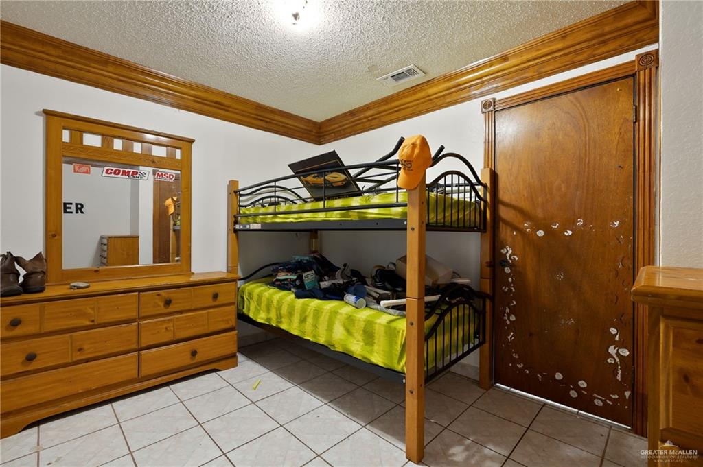 Photo 8 of 2606 Victoria Street
