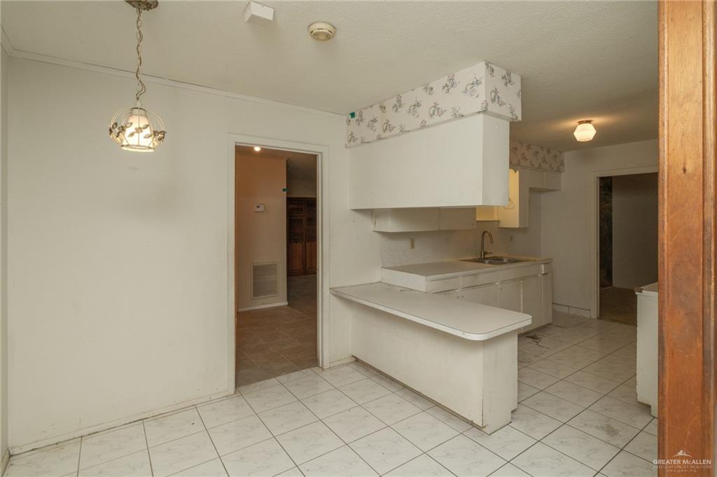 Photo 15 of 719 Walnut Avenue