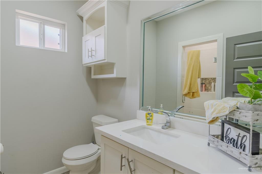 Photo 6 of 2707 Pfeiffer Street