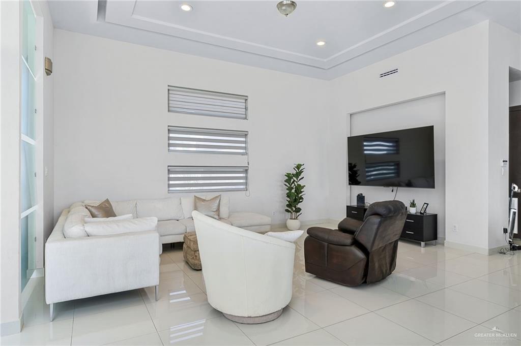 Photo 5 of 1102 Flamingo Avenue