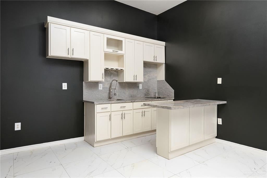 Photo 19 of 5305 Mauritius Lane