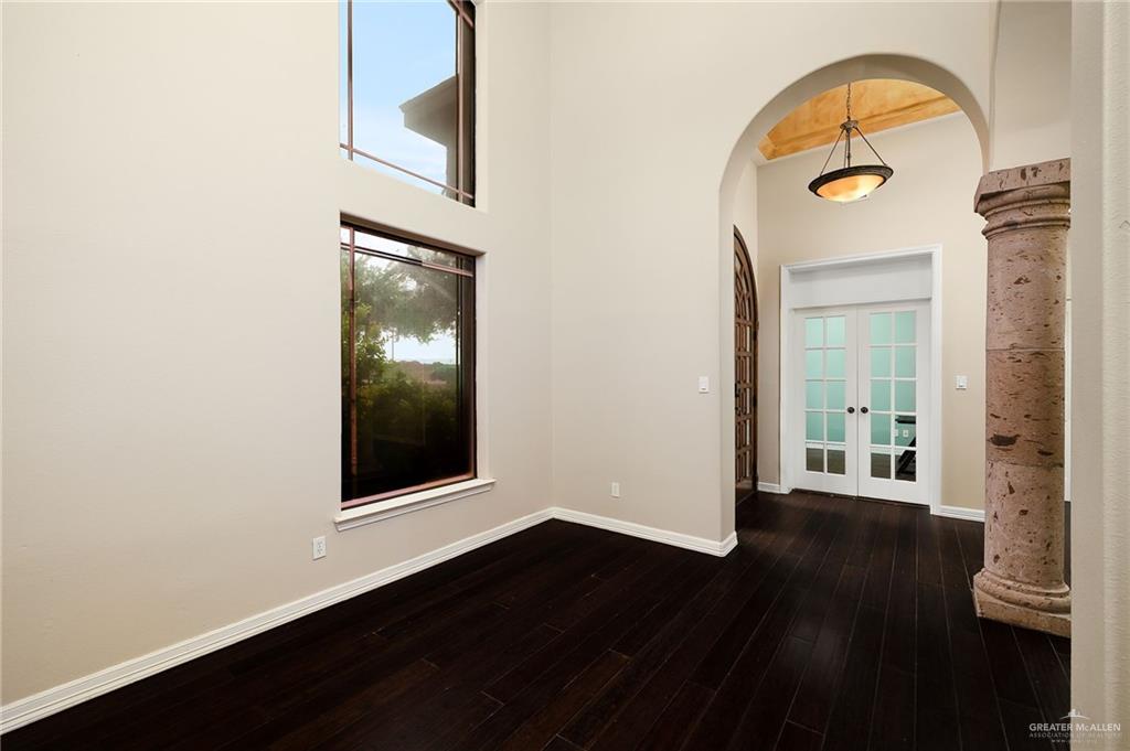 Photo 7 of 5305 Mauritius Lane