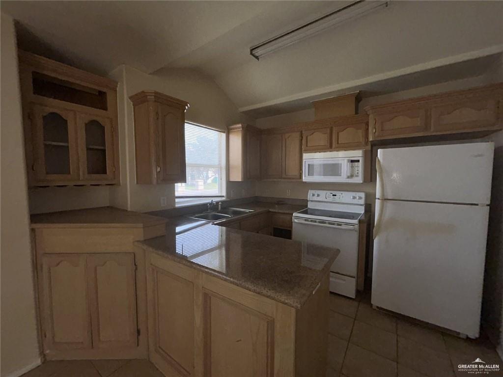Photo 4 of 1803 Douglas Street #3