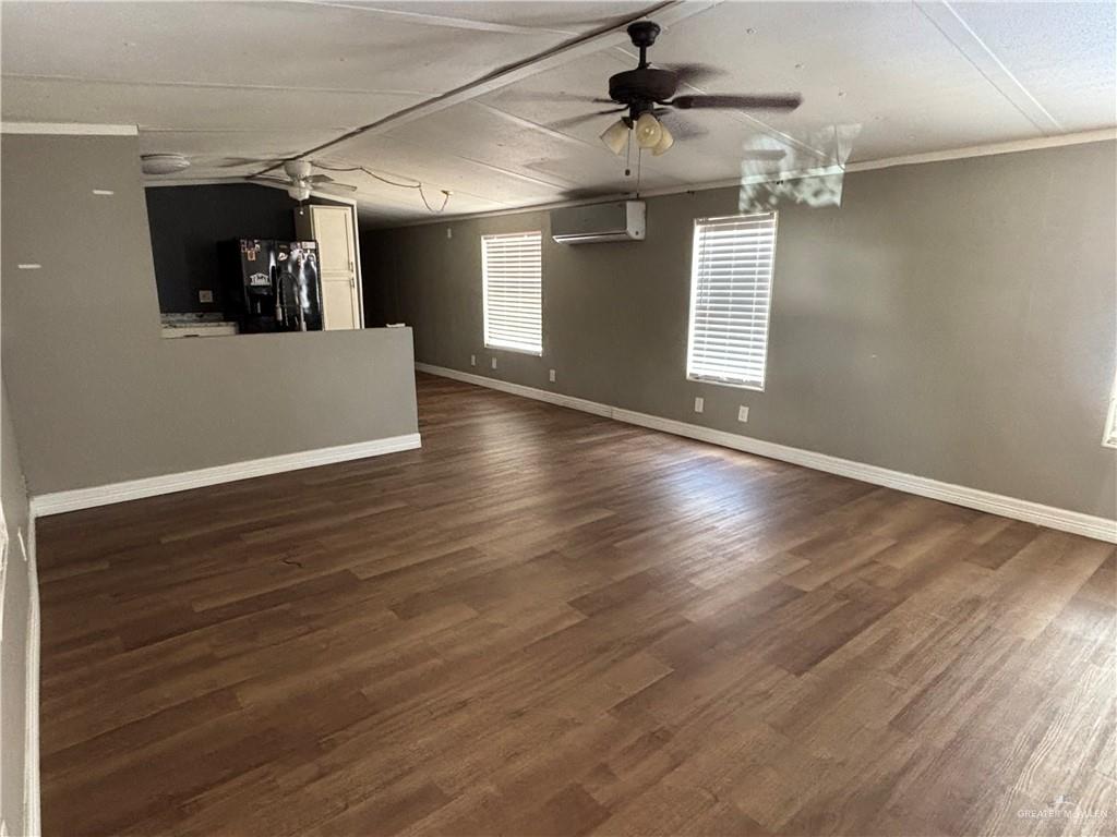 Photo 2 of 910 Violet Drive