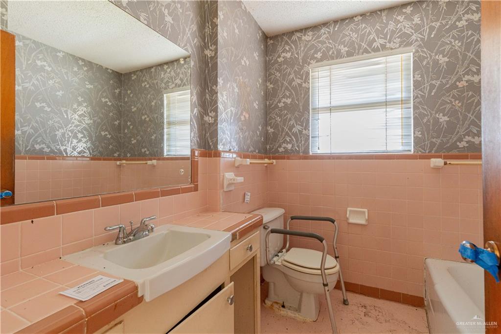 Photo 9 of 1209 Esperanza Avenue