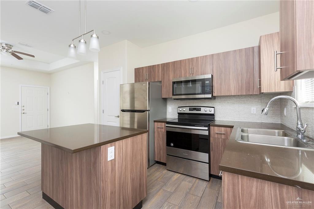 Photo 7 of 1702 Cortlandt Street