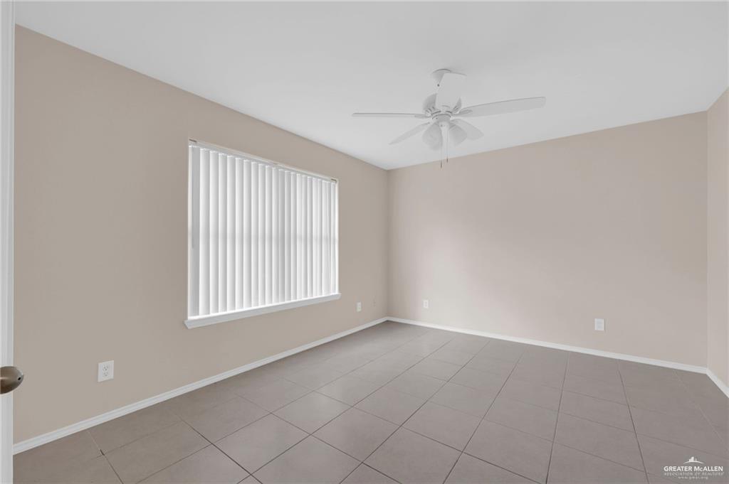 Photo 11 of 2728 Leslie Street
